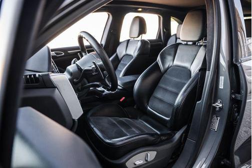 2014 Porsche Cayenne GTS