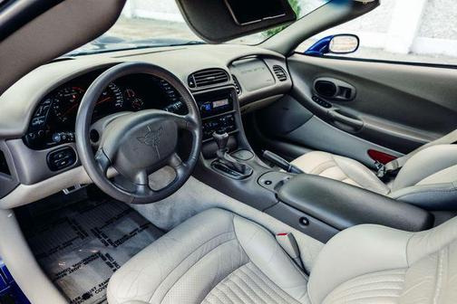 2004 Chevrolet Corvette Base