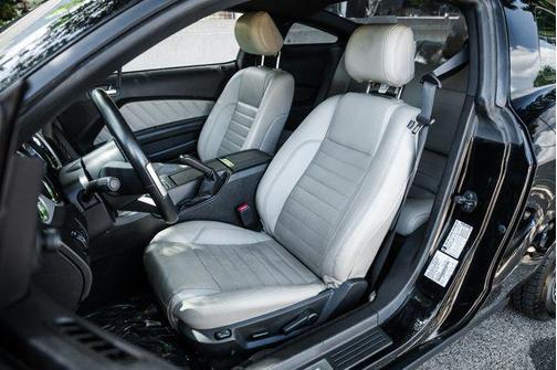 2012 Ford Mustang V6 Premium
