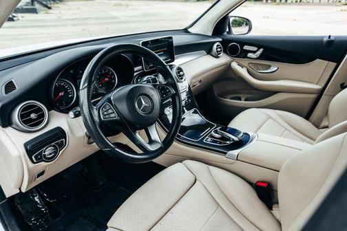 White 2016 Mercedes-Benz GLC 300 Base