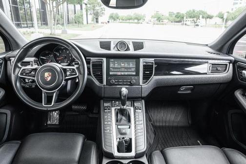 2017 Porsche Macan Base