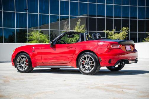 Hypnotique Red 2020 FIAT 124 Spider Base