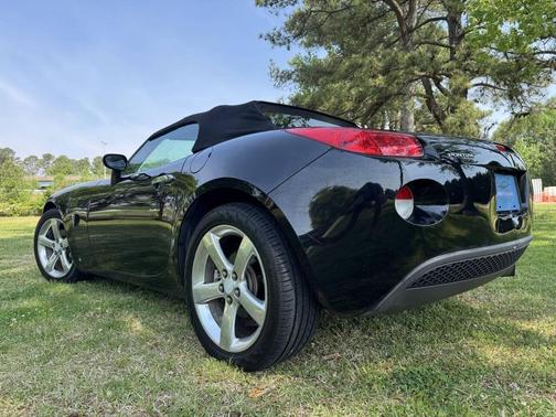 Mysterious (Black) 2006 Pontiac Solstice Base 2dr Convertible