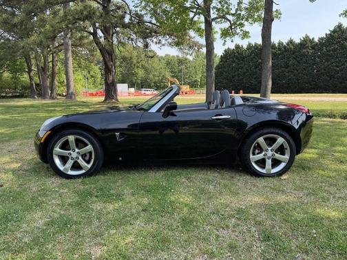Mysterious (Black) 2006 Pontiac Solstice Base 2dr Convertible