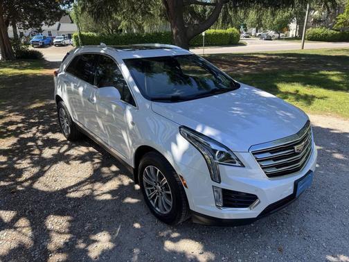 Crystal White Tricoat 2017 Cadillac XT5 Luxury