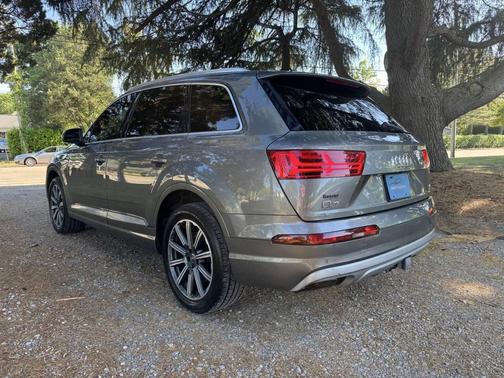 Graphite Gray Metallic 2017 Audi Q7 3.0T Premium