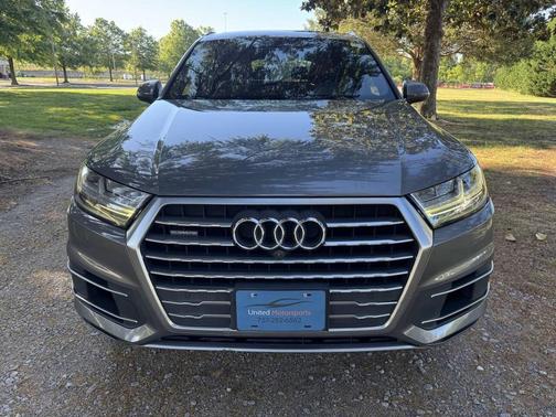 Graphite Gray Metallic 2017 Audi Q7 3.0T Premium