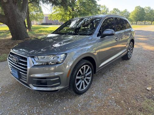 Graphite Gray Metallic 2017 Audi Q7 3.0T Premium