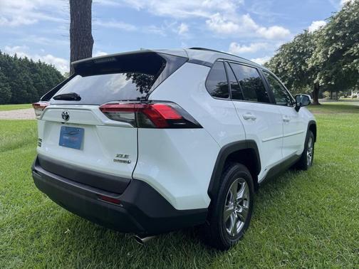 2022 Toyota RAV4 Hybrid XLE