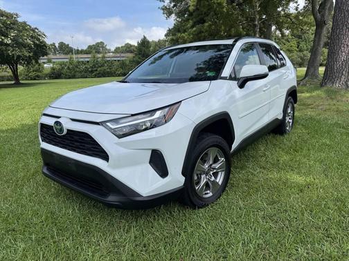 2022 Toyota RAV4 Hybrid XLE