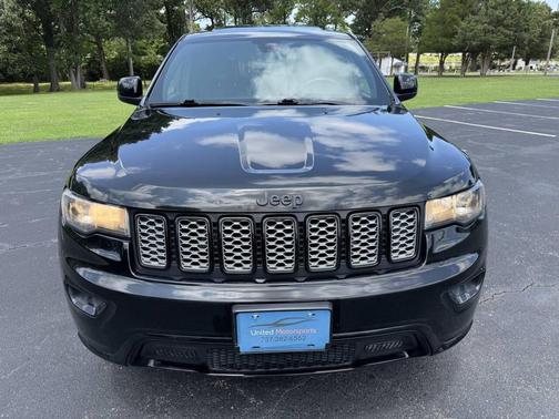 Diamond Black Crystal Pearlcoat 2017 Jeep Grand Cherokee Altitude