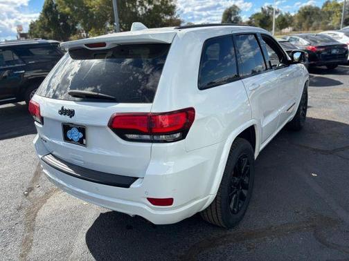 White 2018 Jeep Grand Cherokee Altitude