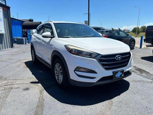 Dazzling White 2016 Hyundai TUCSON Eco
