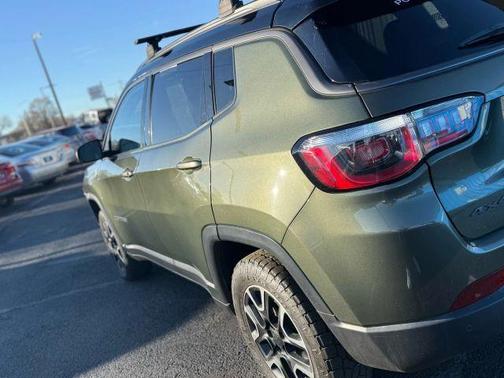 Green 2019 Jeep Compass Trailhawk