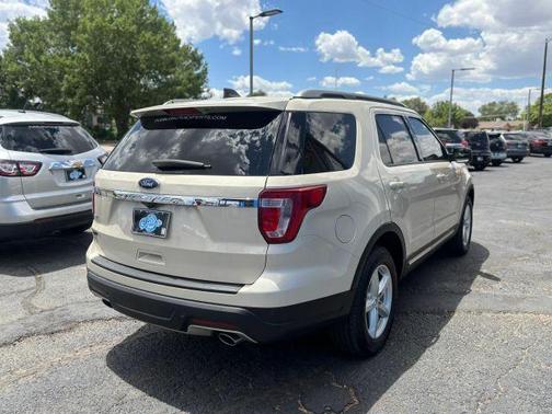 Beige 2018 Ford Explorer XLT