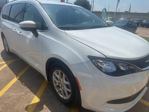 2021 Chrysler Voyager LXI