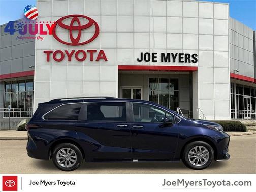 2024 Toyota Sienna XLE 8 Passenger