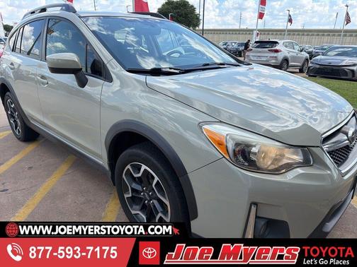 Desert Khaki 2017 Subaru Crosstrek 2.0i Premium