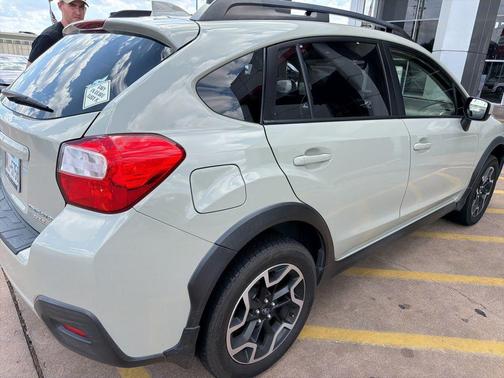 Desert Khaki 2017 Subaru Crosstrek 2.0i Premium