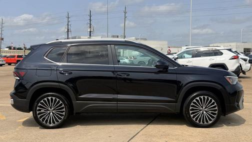 Deep Black Pearl 2025 Volkswagen Taos 1.5T SE