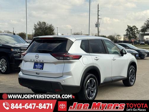 2025 Nissan Rogue SV