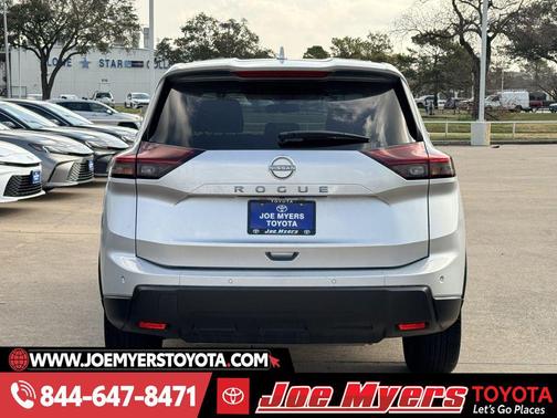 2025 Nissan Rogue SV