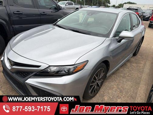 Celestial Silver Metallic 2024 Toyota Camry SE