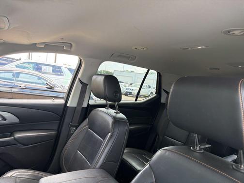Summit White 2019 Chevrolet Traverse RS