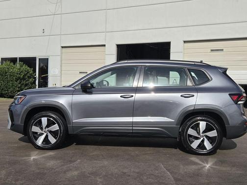 Deep Black Pearl 2025 Volkswagen Taos 1.5T S