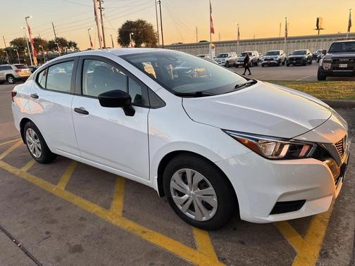 2022 Nissan Versa 1.6 S