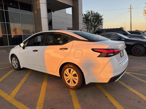 2022 Nissan Versa 1.6 S