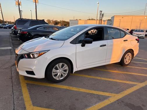 2022 Nissan Versa 1.6 S