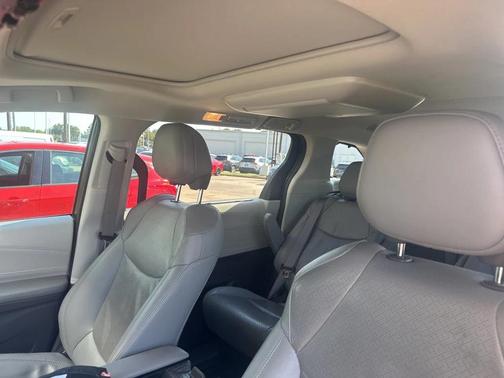 2022 Toyota Sienna Limited 7-Passenger