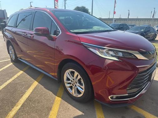 2022 Toyota Sienna Limited 7-Passenger
