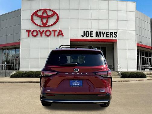 2022 Toyota Sienna Limited 7-Passenger