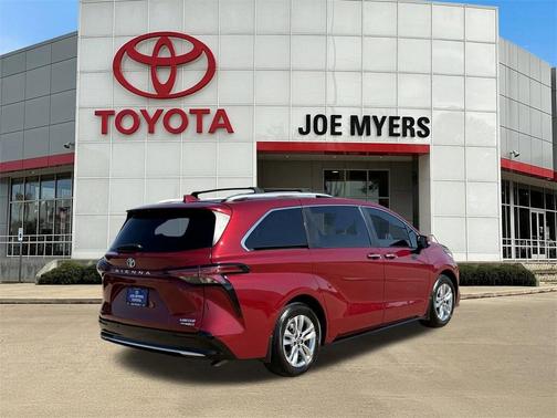 2022 Toyota Sienna Limited 7-Passenger