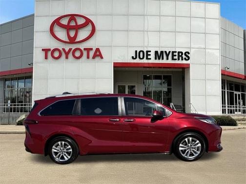 2022 Toyota Sienna Limited 7-Passenger