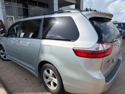 Celestial Silver Metallic 2019 Toyota Sienna LE