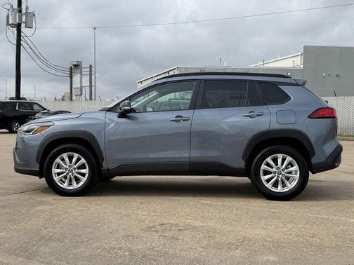 2025 Toyota Corolla Cross LE