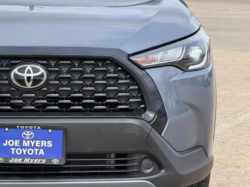 2025 Toyota Corolla Cross LE