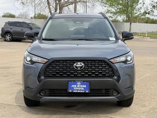 2025 Toyota Corolla Cross LE