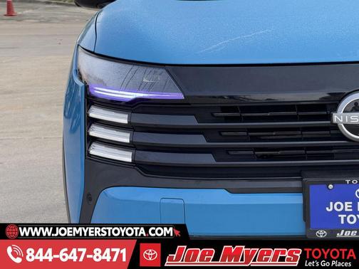 Arctic Ice Blue Metallic/Super Black 2025 Nissan Kicks SR