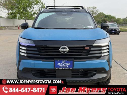 Arctic Ice Blue Metallic/Super Black 2025 Nissan Kicks SR