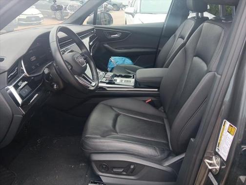 2022 Audi Q7 45 Premium Plus