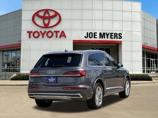 2022 Audi Q7 45 Premium Plus