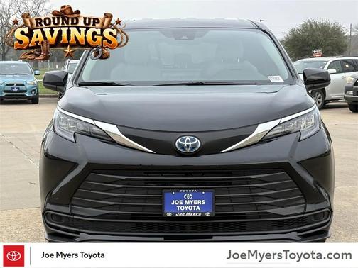 2025 Toyota Sienna LE