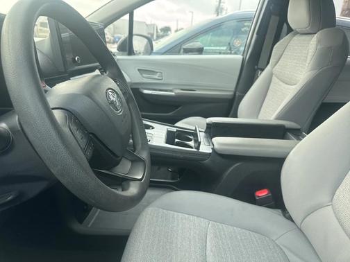 2025 Toyota Sienna LE