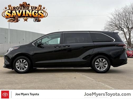 2025 Toyota Sienna LE