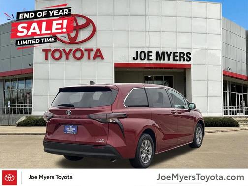 2024 Toyota Sienna LE