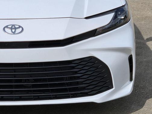 Ice 2025 Toyota Camry LE